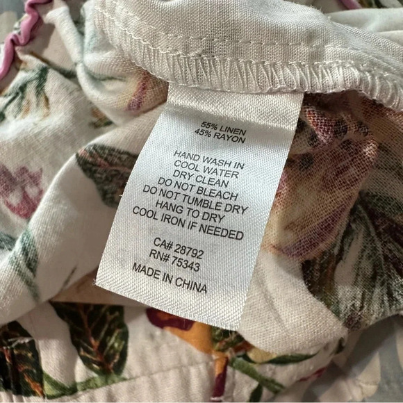 C&C California women's size 6 linen blend floral shorts with beaded tass… - Picture 3 of 4